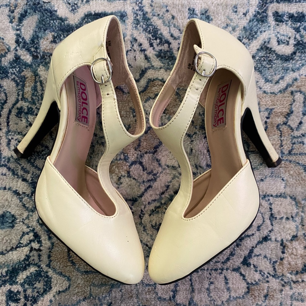 Dolce by MOJO Moxy T-Strap Heels size 6.5